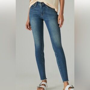 Lucky Brand Woman’s Ava Skinny Blue Jeans  Mid rise jeans SZ 27 EUC NO FLAWS